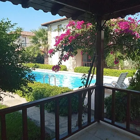 Oliva Houses1 מלון 4*
