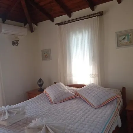 Oliva Houses1 מלון