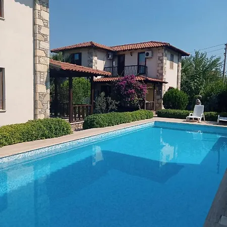 Oliva Houses1 מלון